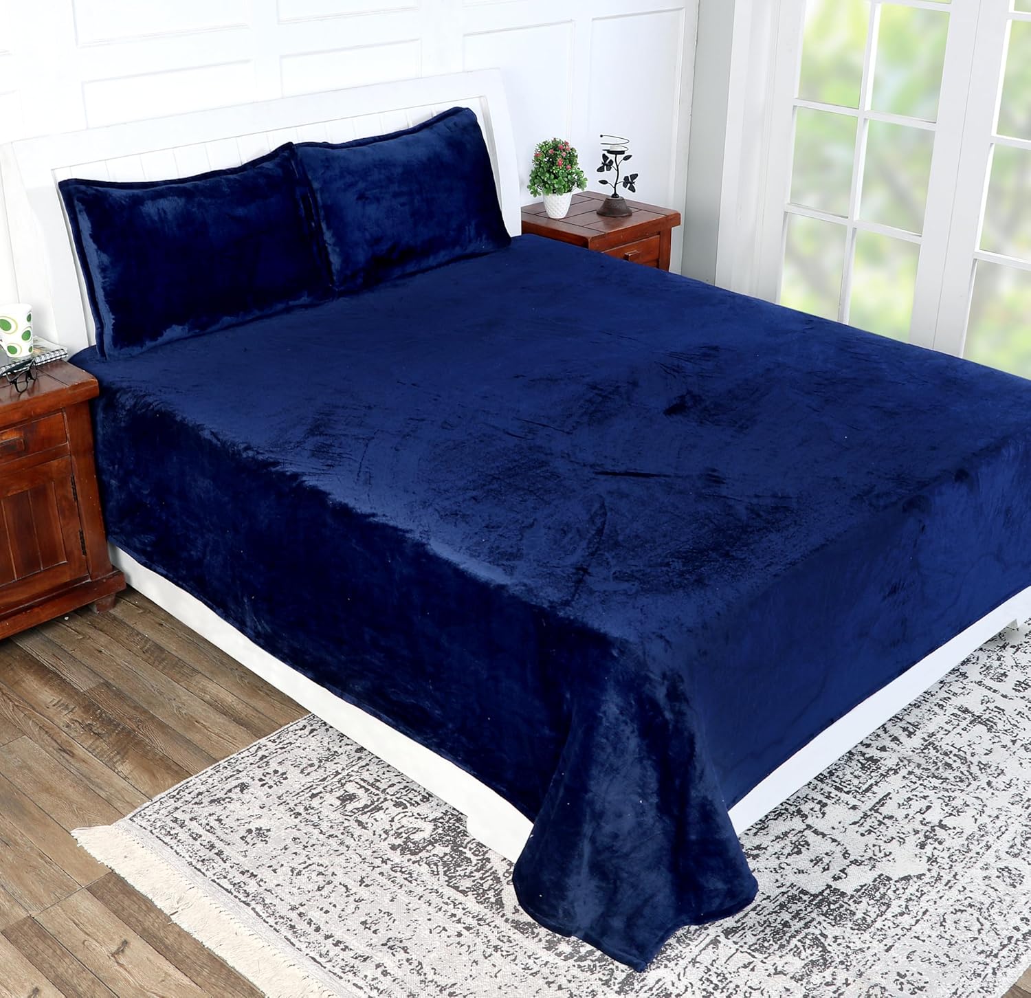 Winter Warm King Size Flat Double Bedsheet With 2 Pillow Cover (Blue)