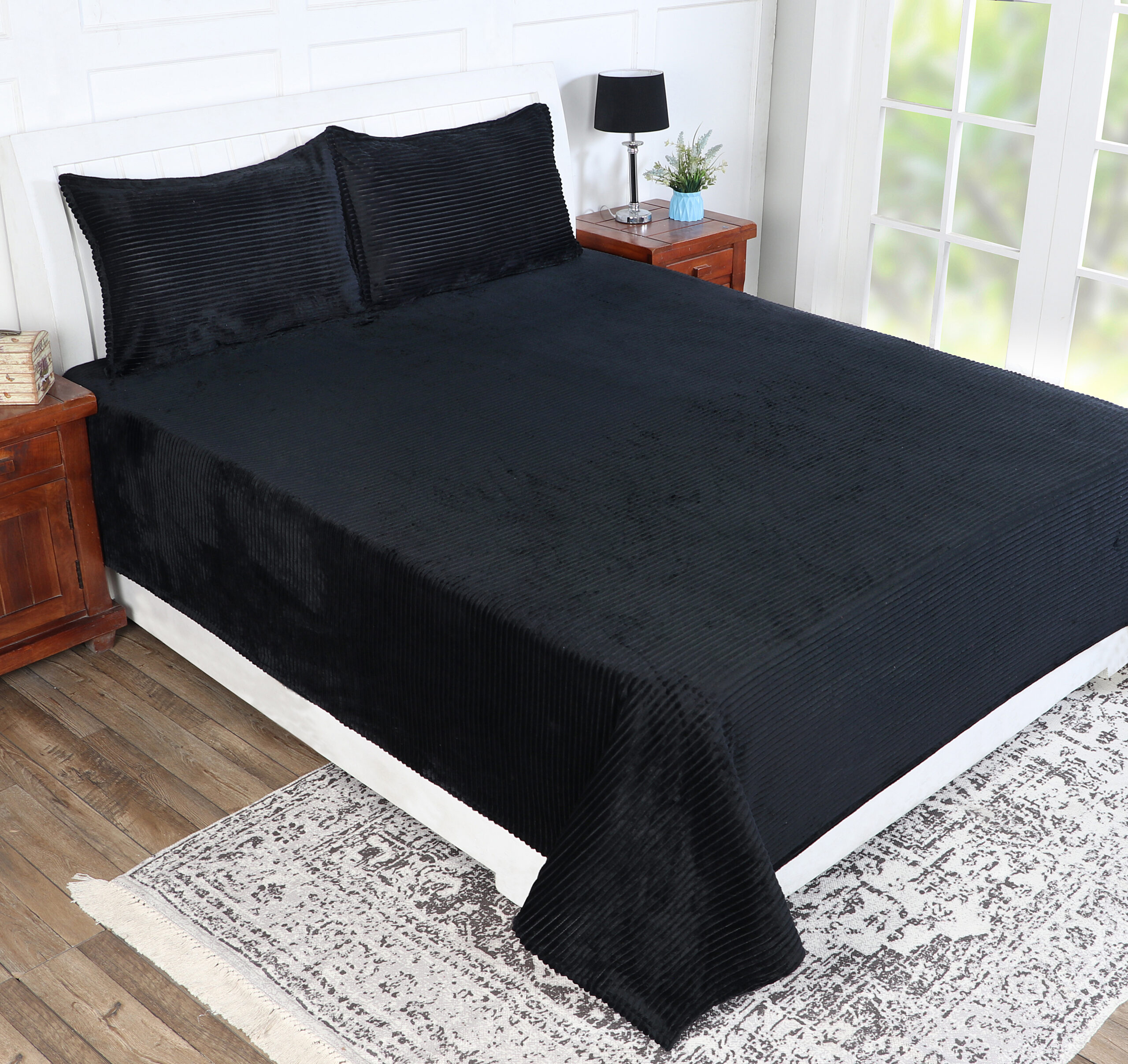 Winter Warm King Size Flat Double Bedsheet With 2 Pillow Cover (Black)